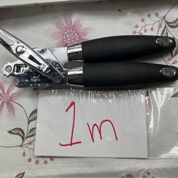 Heavy-Duty Manual Can Opener With Black Non-Slip Handles/Stainless Steel Blades - Picture 4 of 4